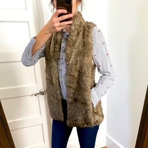 FAUX FUR VEST size small / Charming Charlie
